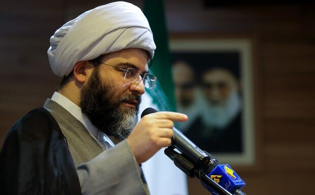 حضور بانوان با همه محدودیت‌ها و مراعات‌هایی که وجود دارد، برکات بسیاری دارد