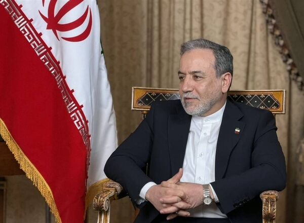 عراقچی: آقای پزشکیان معتقد بود که باید به درخواست‌ آمریکا برای مذاکره توجه و از همین طریق، راهی برای خاتمه جنگ پیدا کرد/ بعد از فراز و نشیب‌های بسیار به یادداشت تفاهم رسیدیم؛ در همه این مسیر هم ایشان حامی اصلی ما بودند/ انتخاب آقای قالیباف برای ریاست تیم 
