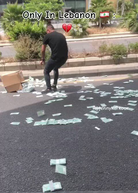 ببینید| ثروت میلیونی که کف اتوبان ریخت و کسی به آن نگاه نکرد