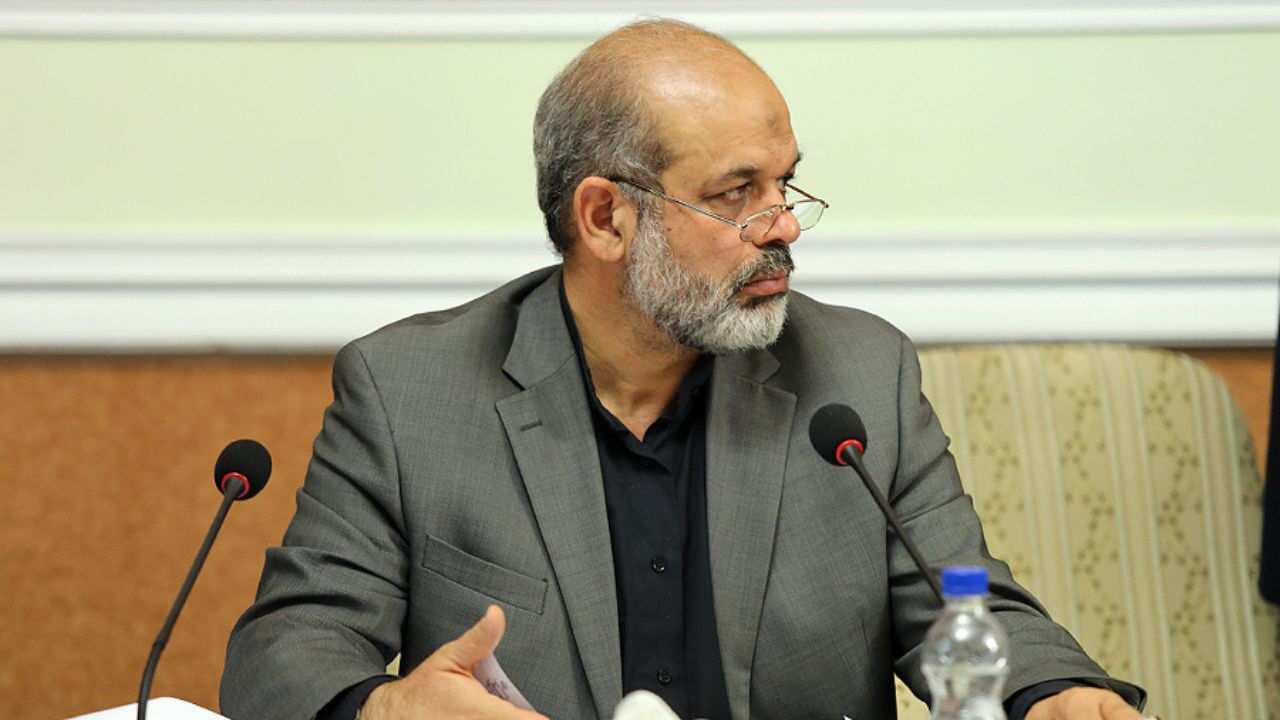 با مروجان برهنگی و تشویق‌کنندگان به برهنگی برخورد می‌شود