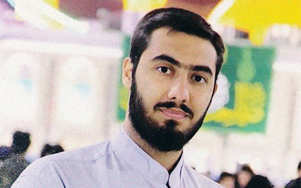 هدیه رهبر انقلاب به پدر آرمان علی وردی چه بود؟ + عکس