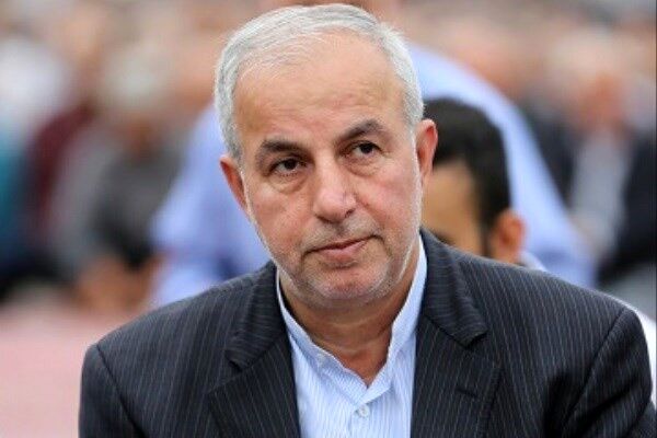 تذکر معلم شاگردی جبار کوچکی‌نژاد به نماینده دیگر مجلس: آقای سلیمی که همیشه زیاد حرف میزنی، اینور وایسا که آقای رئیس گوش کنه...
