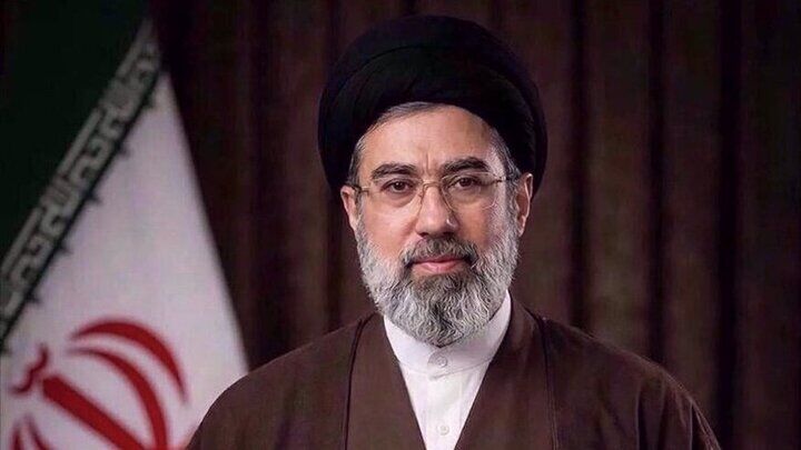 توئیت رسانه رهبر انقلاب: عملیات رسانه‌ای دشمن قصد خدشه در وحدت و امنیت ملی دارد؛ مبادا با سهل‌انگاری ما این قصد شوم محقق شود