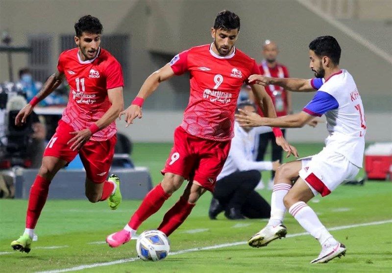 حمله هواداران پرسپولیس به مهاجم تراکتور؛ حق بازی در تیم ما را نداری!