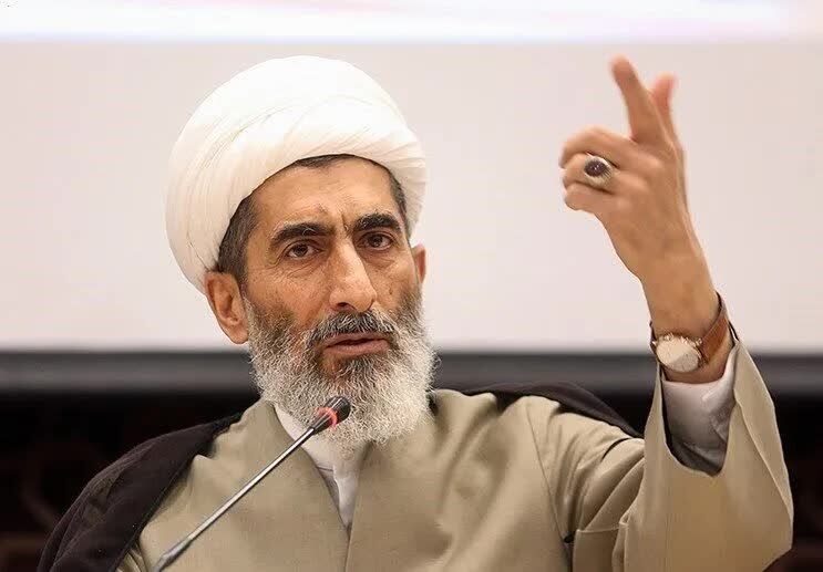 صادقی: در حقوق عمومی و از نظر شرعی، منعی وجود ندارد که زنان موتورسواری کنند/ دغدغه خدشه‌دار شدن حجاب هم صرفاً به موتورسواری مربوط نمی‌شود و در هر جایی ممکن است که رخ دهد/ اگر مجلس قانون گواهینامه موتور را برای بانوان تصویب کند، قوه قضائیه هم موافق است