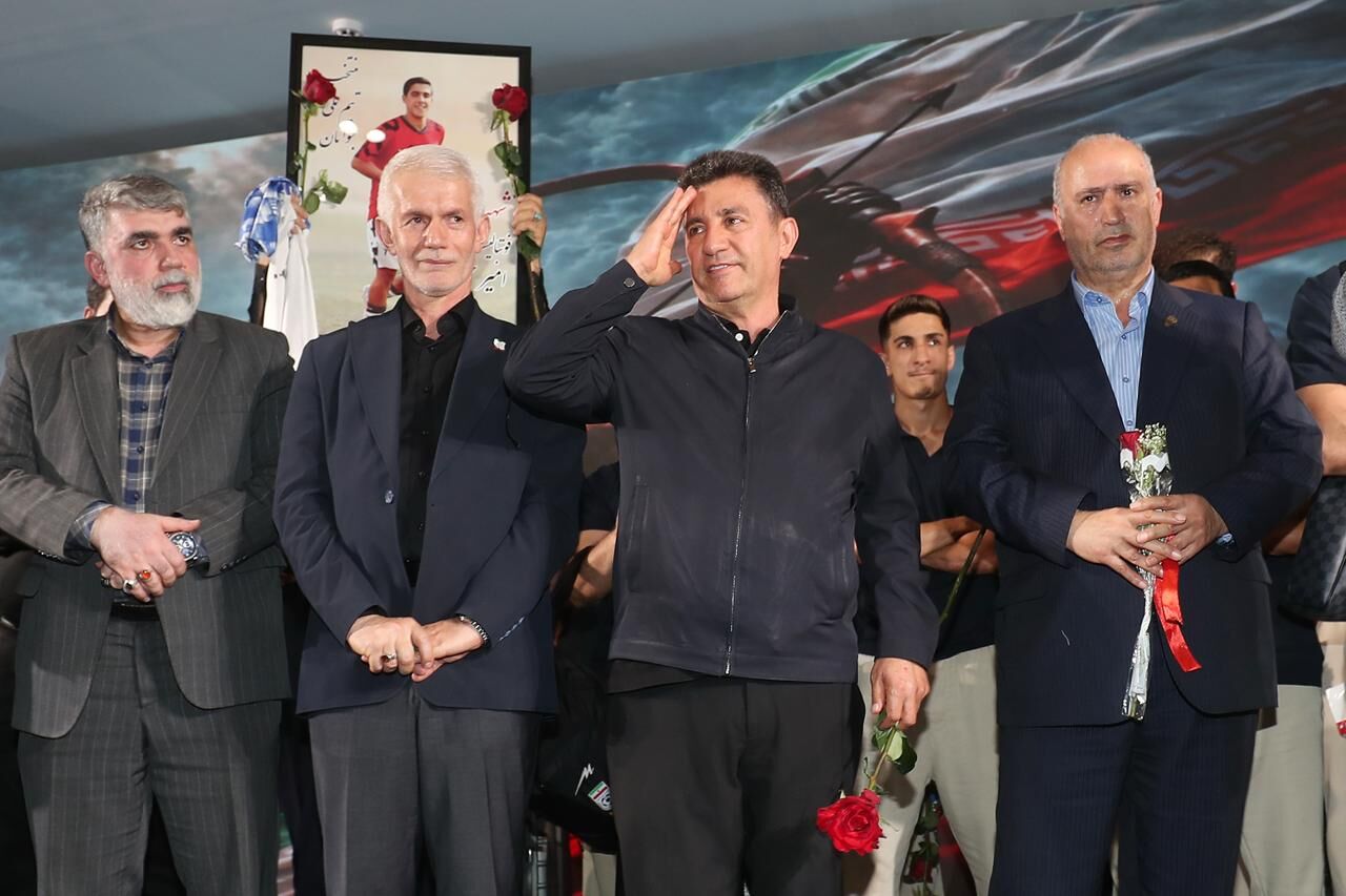 «ناچیز» شما خیلی چیز است/ وقتی فدراسیون فوتبال به پاداش نجومی سرمربی می‌گوید «ناچیز»