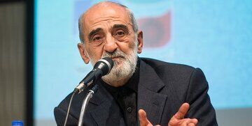 انتقاد تند رسانه اصولگرا به شریعتمداری؛ آقای کیهان! خسته نشدید از انتشار این همه اخبار کذب، تهمت و افترا، کاش استعفا دهید