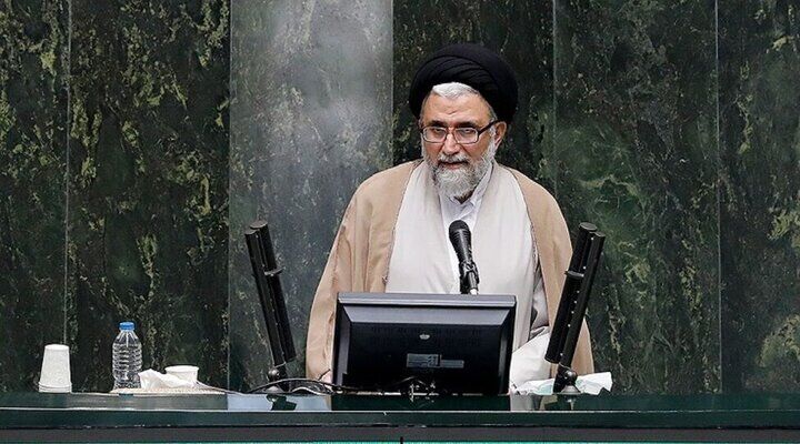 تشییع پیکر وزیر شهید اطلاعات بر دوش نمازگزاران جمعه تهران