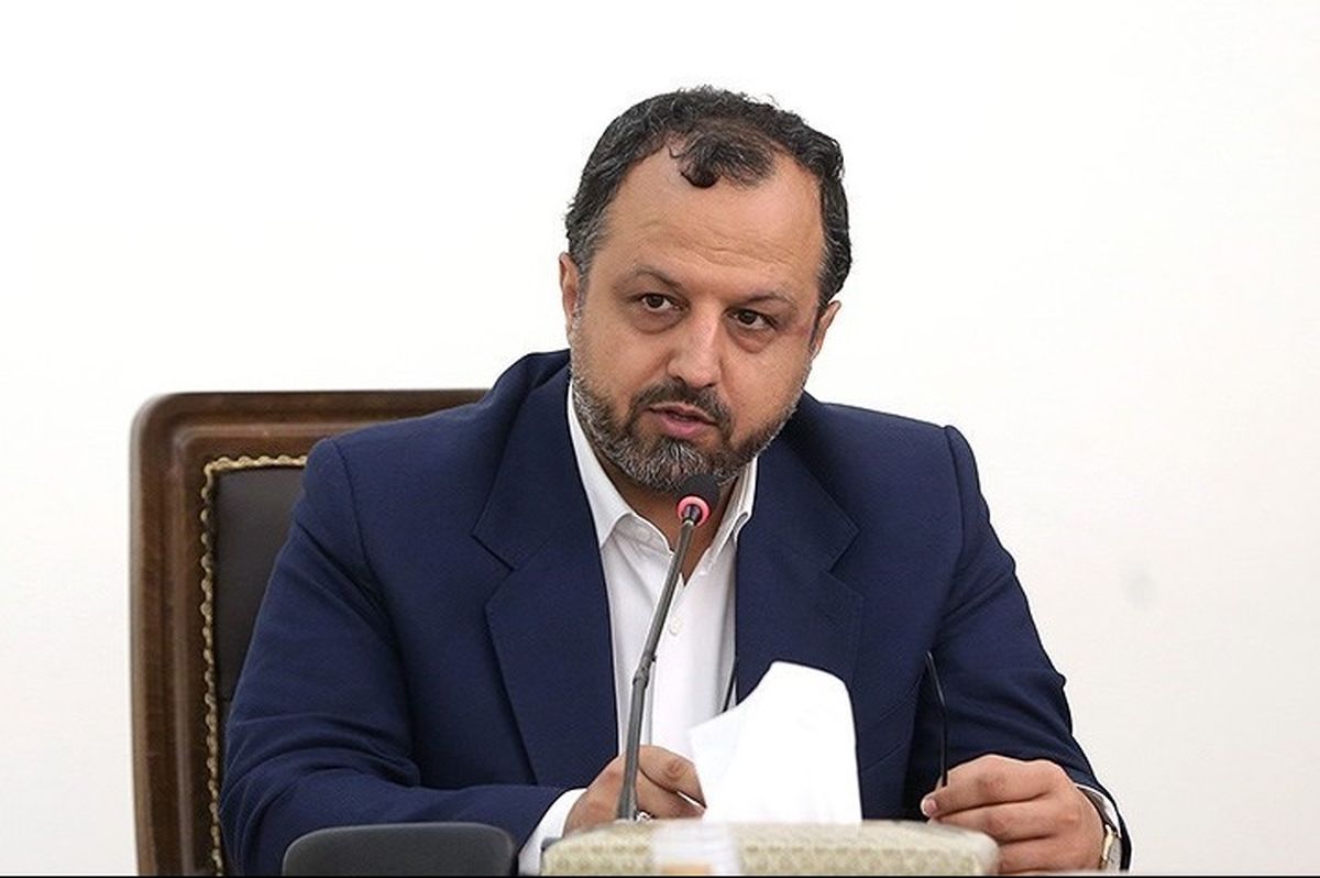 وزیر اقتصاد به اندازه یک رییس شعبه بانک هم تجربه ندارد