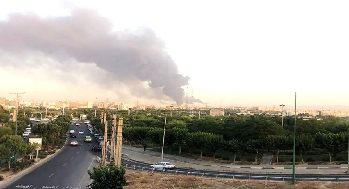 گزارش روزنامه اعتماد از شب انفجار انبارهای نفت در تهران / شب وحشت چطور سر شد؟