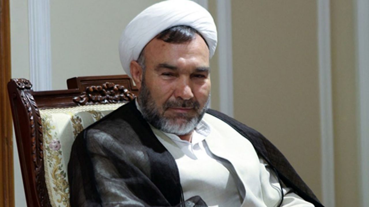 رئیس‌جمهور نمی‌خواهد مستقیما در تغییر شریعتمداری ورود کند/ روحانی وامدار شریعتمداری است