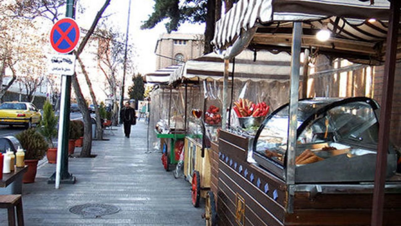 اجرای طرح دکه وکافه ون‌ها در میدان آزادی