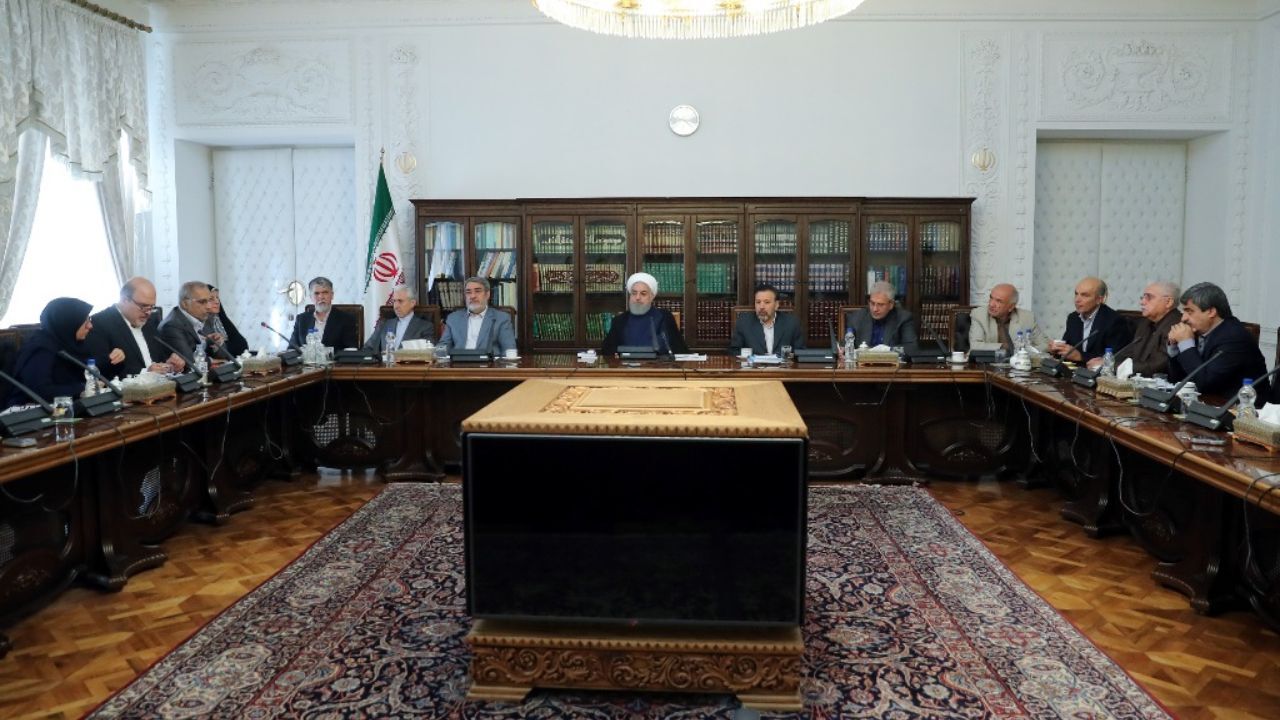 انتقاد نباید دستوری باشد/ اساتید دانشگاه خود را از دولت جدا ندانند/ کشور نیرومندی هستیم؛ جامعه ما نباید نگران فردا باشد
