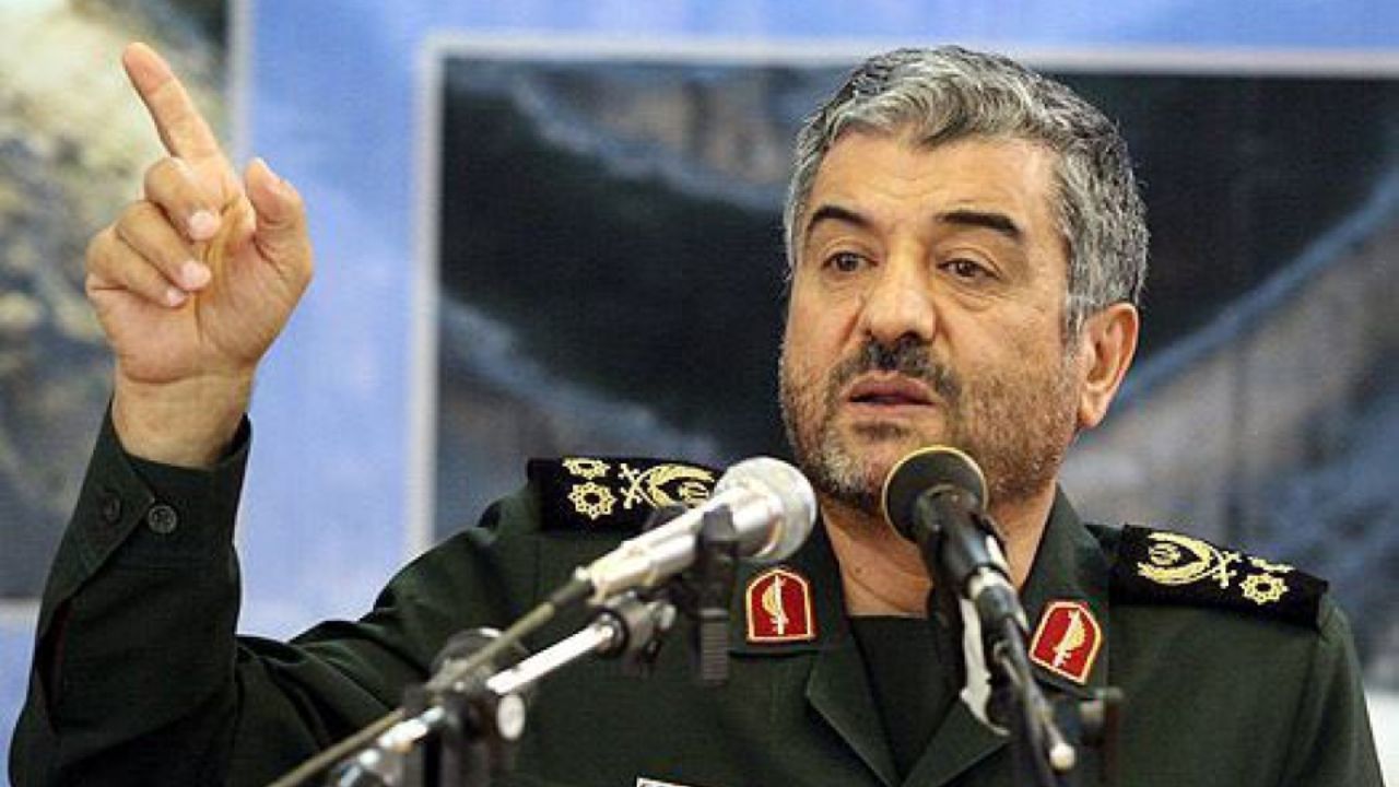 اگر به فکر آبروی خود نیستید، لااقل دلتان به حال حیثیت کشورتان بسوزد/ کشورهای اسلامی با دستان سردار سلیمانی از لوث تروریست‌ها پاک شد