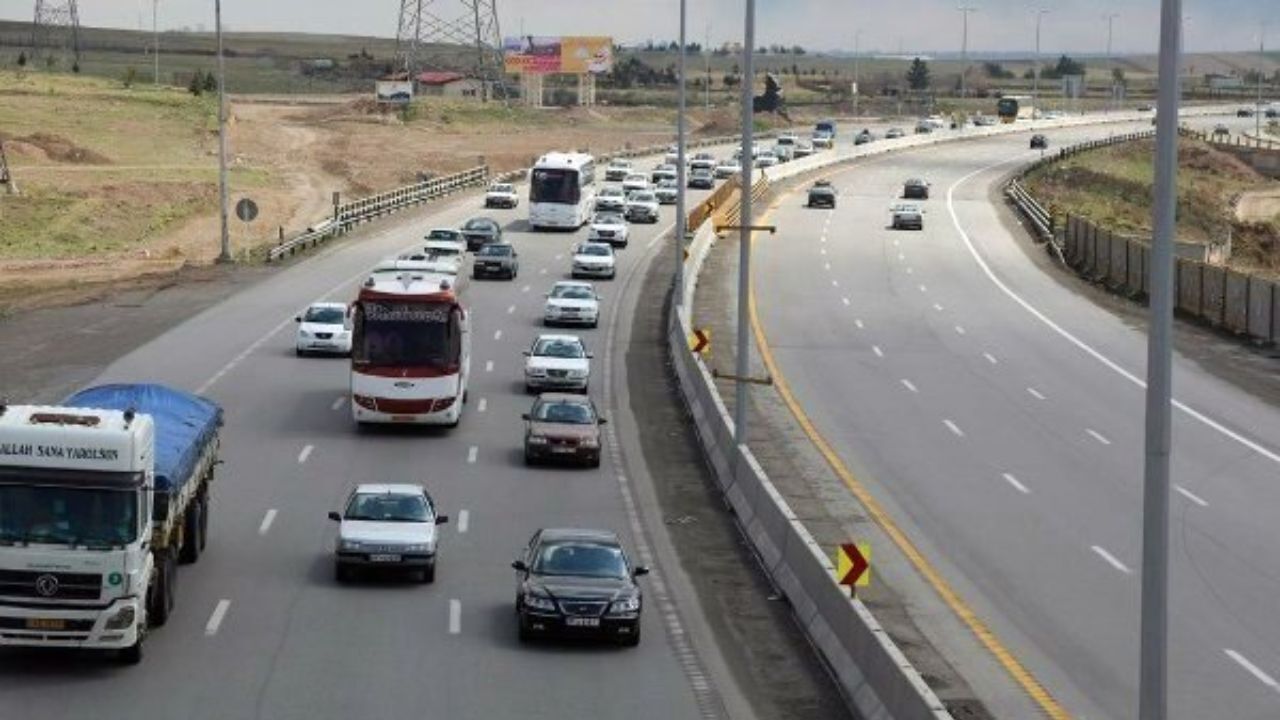 ترافیک نیمه‌سنگین در محور هراز