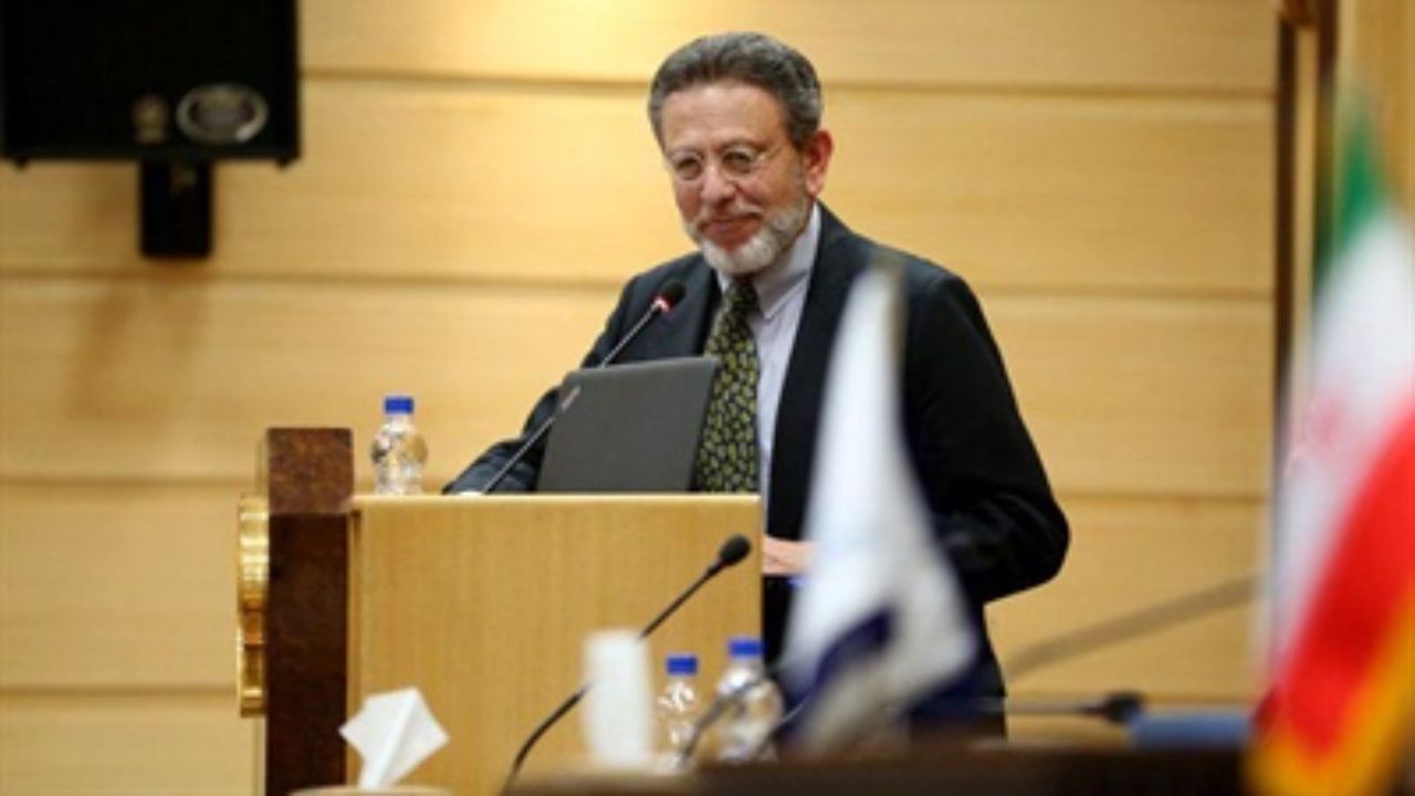 بازار آمریکا را برای همیشه از دست دادیم/ پول فرش‌های صادر شده را به راحتی نمی‌توان وارد کشور کرد/ فروش فرش‌های هندی و پاکستانی با نقش‌های ایرانی