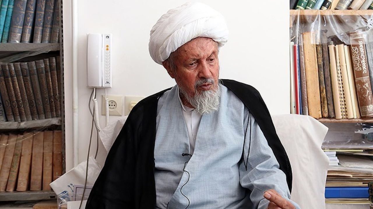 آیت‌الله مومن در بیمارستان بستری شد