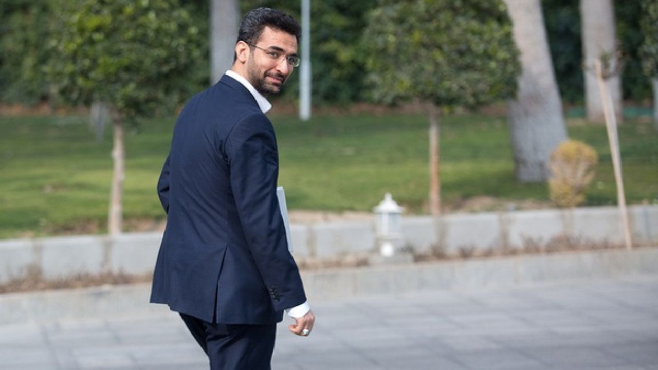 واکنش وزیر ارتباطات به طنز بی‌قانون+عکس