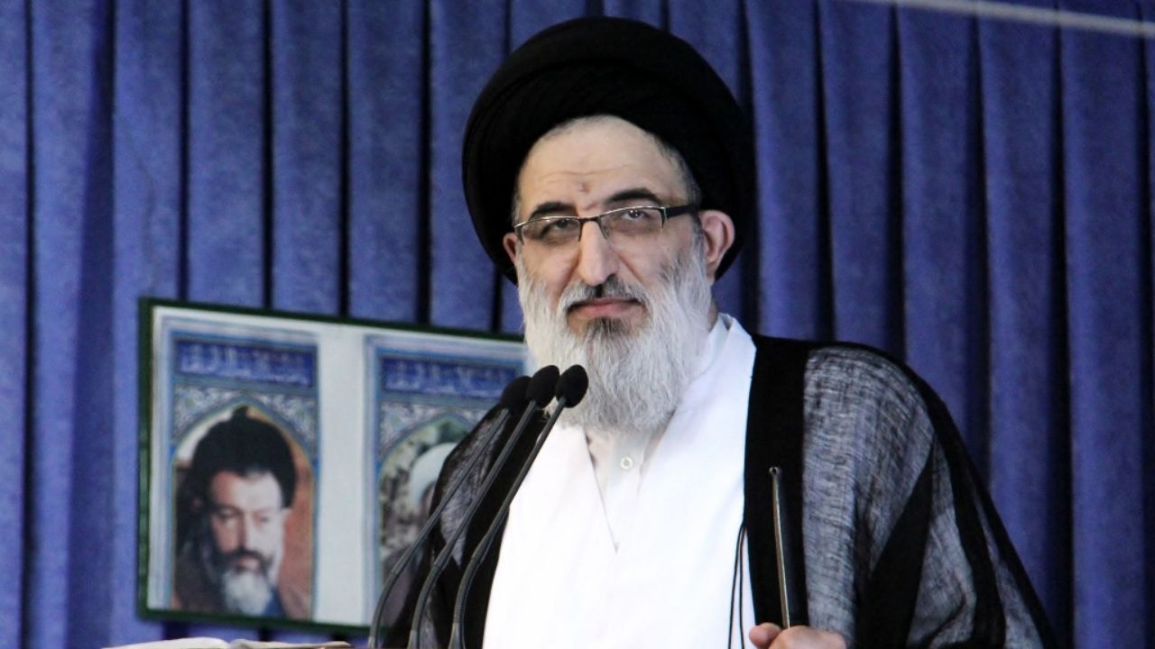گاهی مردم را به کوروش و گاهی کریسمس سوق می‌دهند