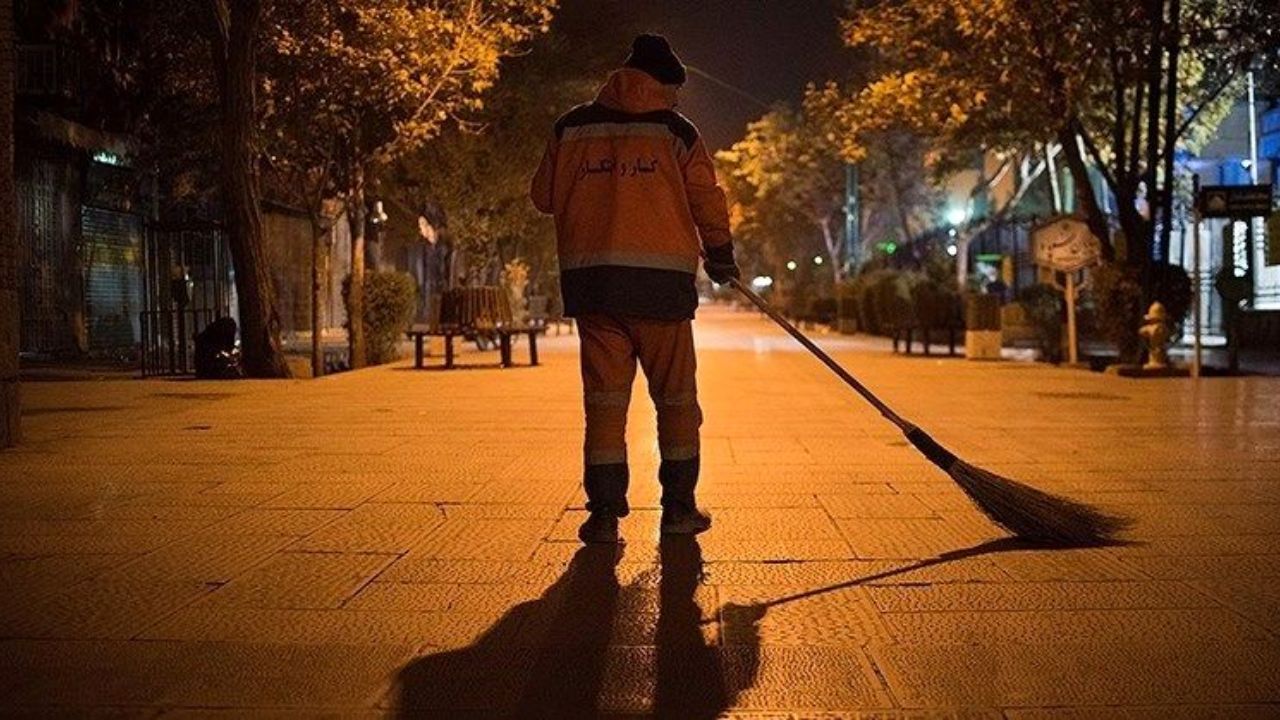 پناه بردن پاکبان به تنور از سرمای زمستان + عکس