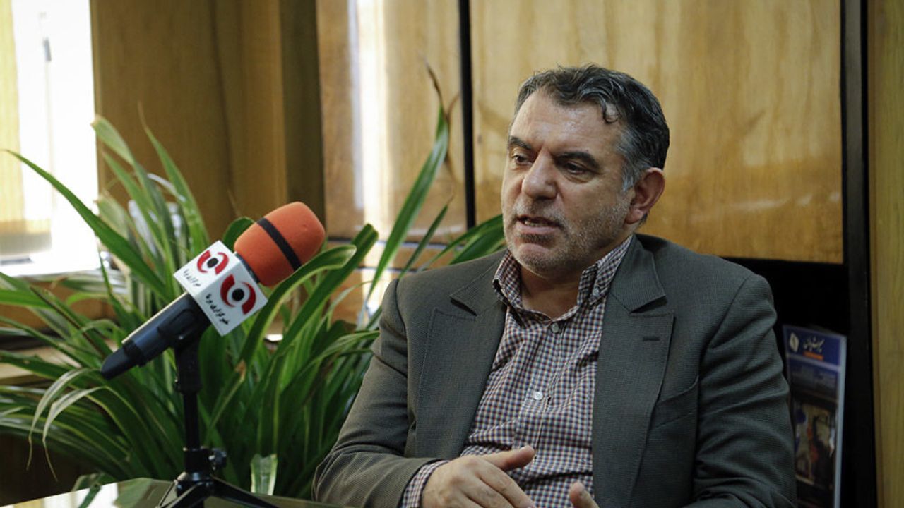 از روی ادب استعفا دادم، با اقتدار می‌مانم
