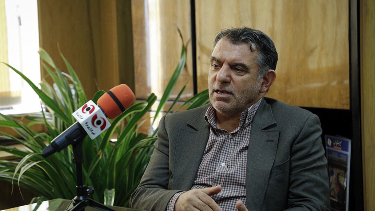 از روی ادب استعفا دادم، با اقتدار می‌مانم