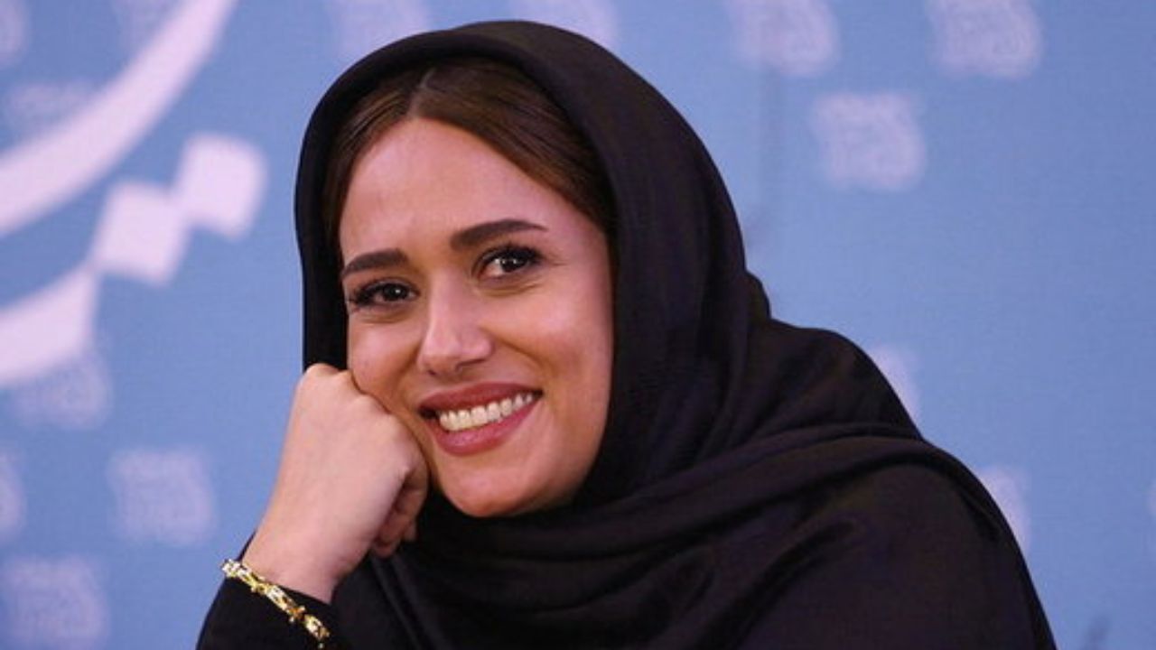 پریناز ایزدیار در یک ساختمان قدیمی/ عکس