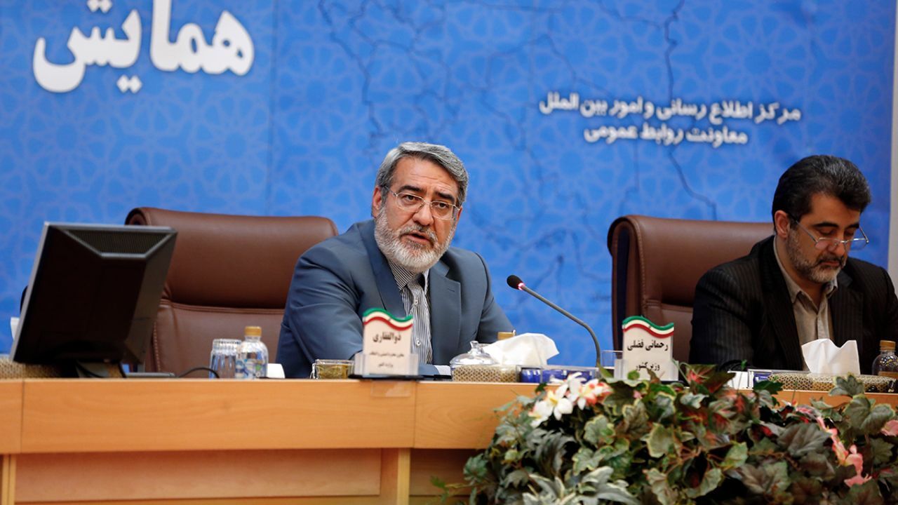 ما نمی‌توانیم و نباید از کنار مشکلات مردم عبور کنیم