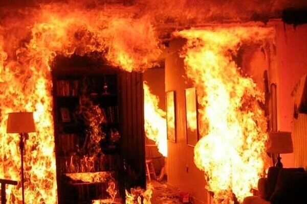 آخرین وضعیت آتش‌سوزی گسترده در کارخانه چسب و عایق فرون‌آباد پاکدشت مهار شد
