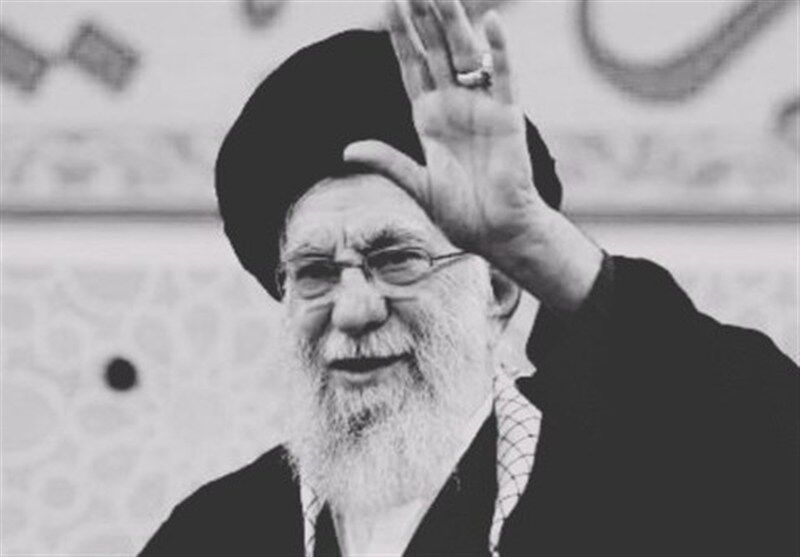 لحظه وداع سردار سید مجید موسوی با رهبر شهید + عکس