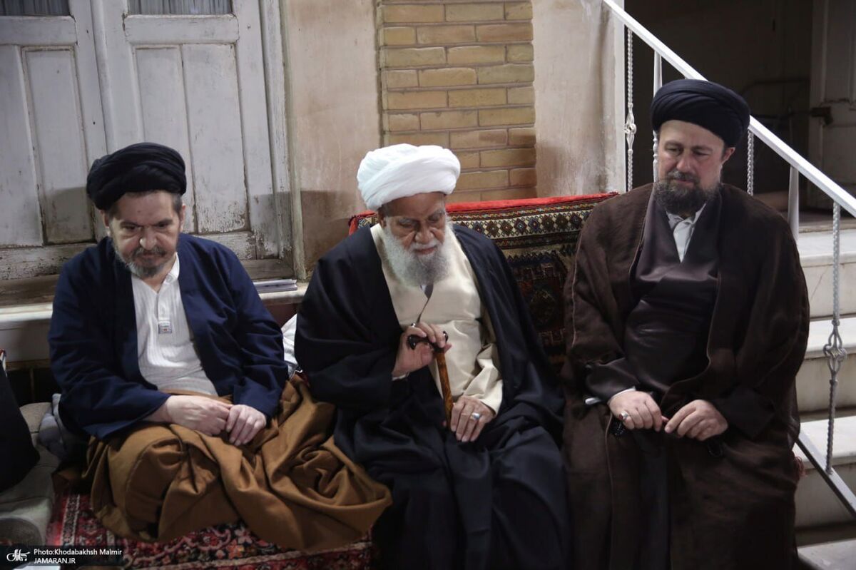 تصاویری از میزبانی سیدحسن خمینی و برادرش بعد از فوت عروس امام + عکس
