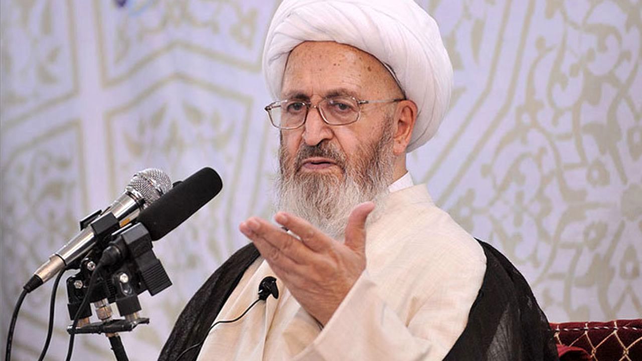 پلیس باید با زن بی‌حجاب برخورد کند و چادری بر سر او بیندازد