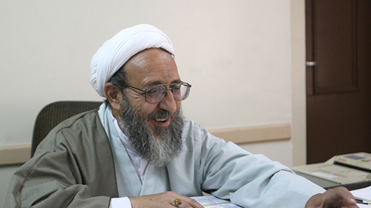 باید اجازه دهند دختران خیابان انقلاب در تلویزیون حرف بزنند/ نماز جمعه یک تریبون یک‌طرفه است