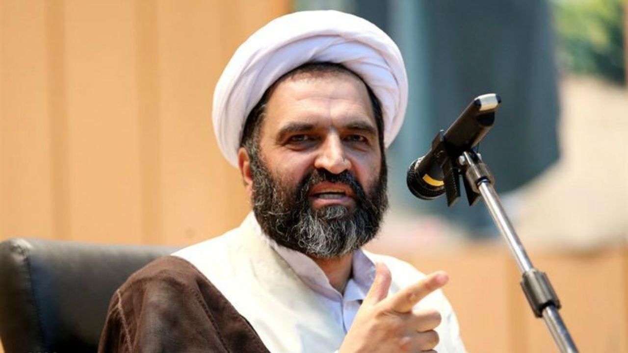 اینکه بگوییم امام زمان بیاید اول شیعه را نجات می‌دهد، دروغ است