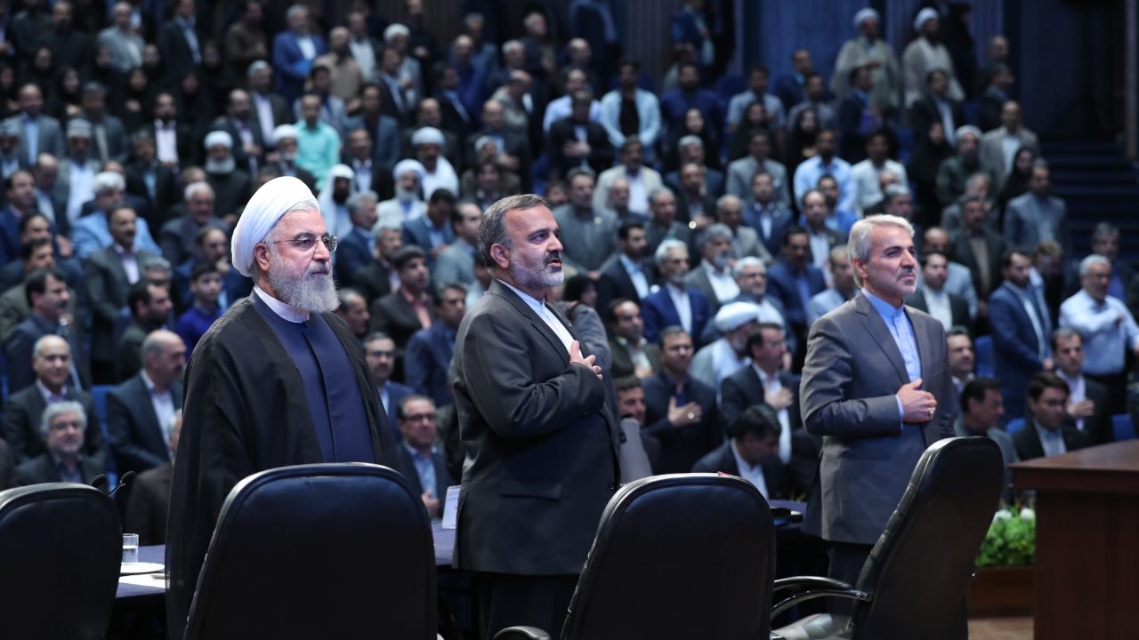 اعتماد به مردمی کنیم که انقلاب و جنگ را اداره کردند/ زور و اجبار به جایی نمی‌رسد/ باید واقعیت را به مردم بگوییم