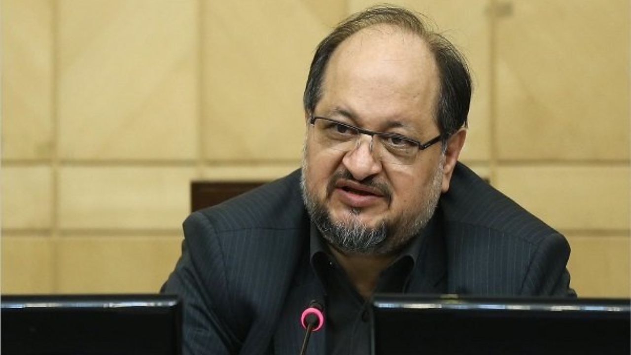 بخش قابل توجهی از پوشاک به صورت قاچاق وارد کشور می‌شود/ افزایش قدرت وام دهی بانک‌ها از طریق منابع صندوق ذخیره ارزی