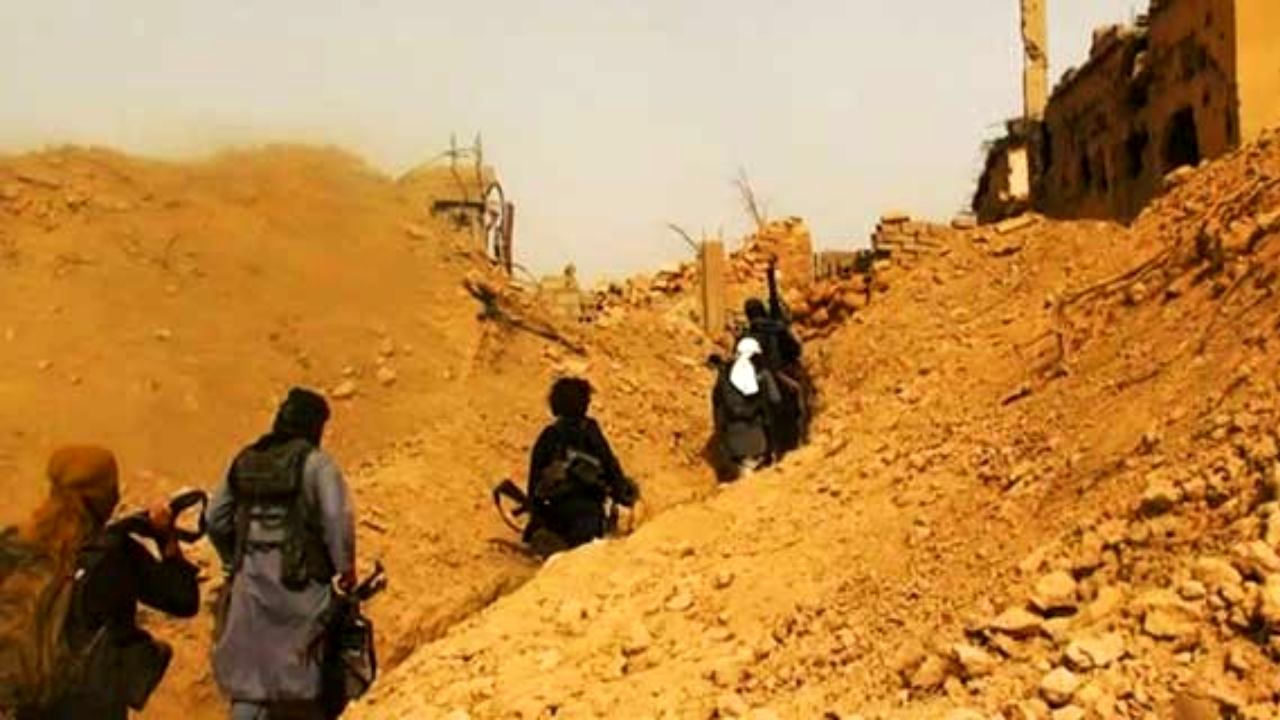 حمله داعش به یک پایگاه ارتش سوریه در دیرالزور