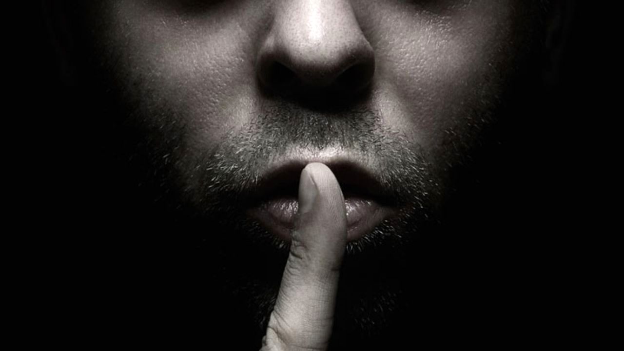 ترس از سرزنش و قضاوت، دیوار شیشه‌ای بین قربانی و دادگاه
