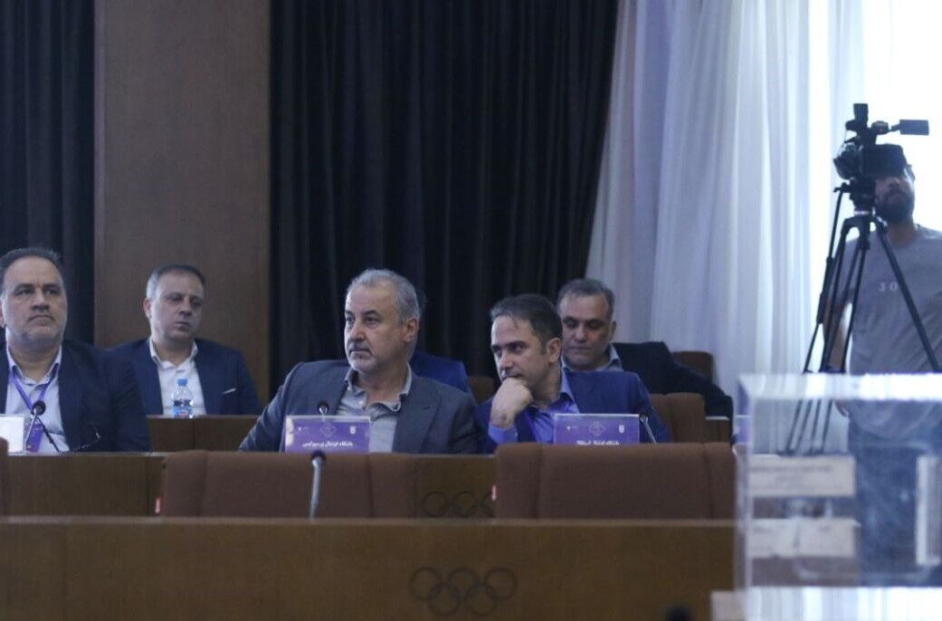 مدیران استقلال جواب پرسپولیسی‌ها را دادند/ خیال پرسپولیس راحت باشد، ما حتی تذکر هم نمی‌گیریم!
