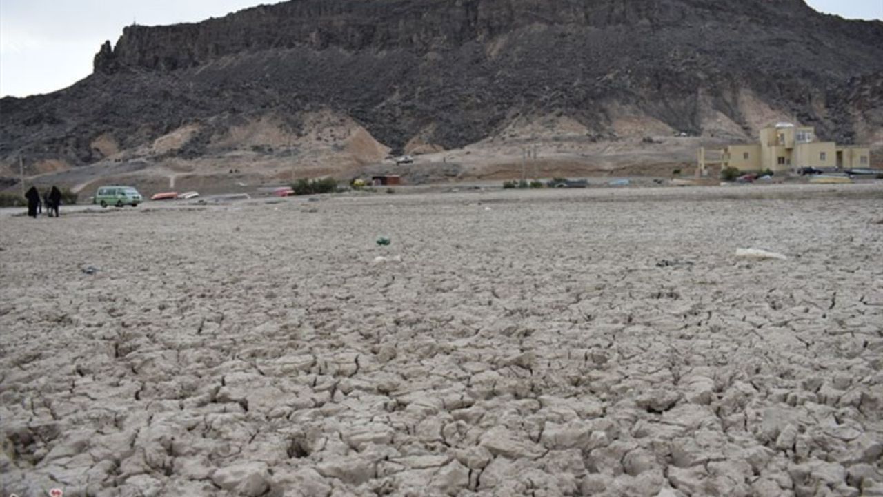نقض عهد افغانستان نسبت به دریافت حق‌آبه هیرمند