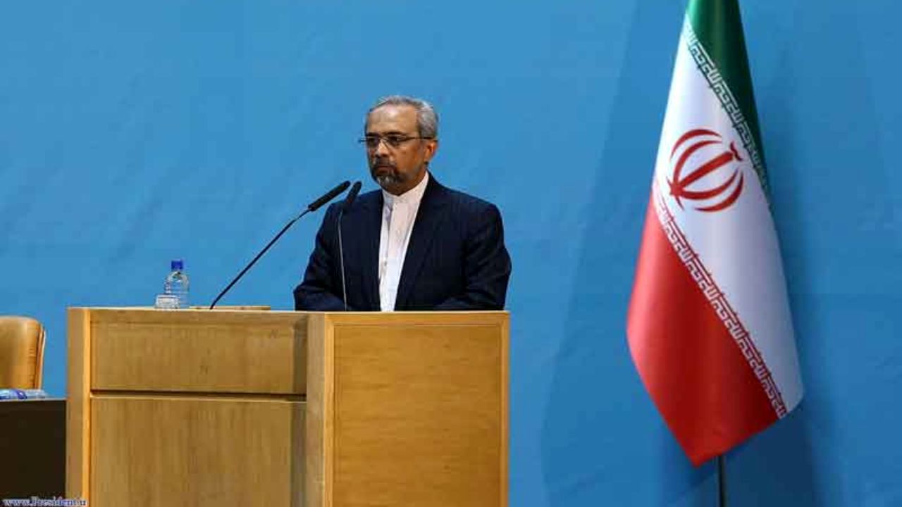 مشکلات با فرافکنی و مسئولیت گریزی حل نمی شوند/ اگر نرخ ارز را بالا ببریم تورم هم گسترش پیدا می کند