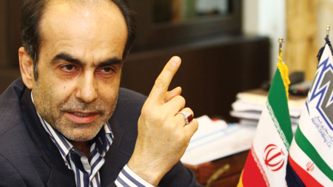200 خانواده سرنوشت کشور را به گروگان گرفته‌اند/به چه دلیل برخی مسئولان که شعار مرگ بر آمریکا سر می‌دهند فرزندانشان در آمریکا به سر می‌برند؟