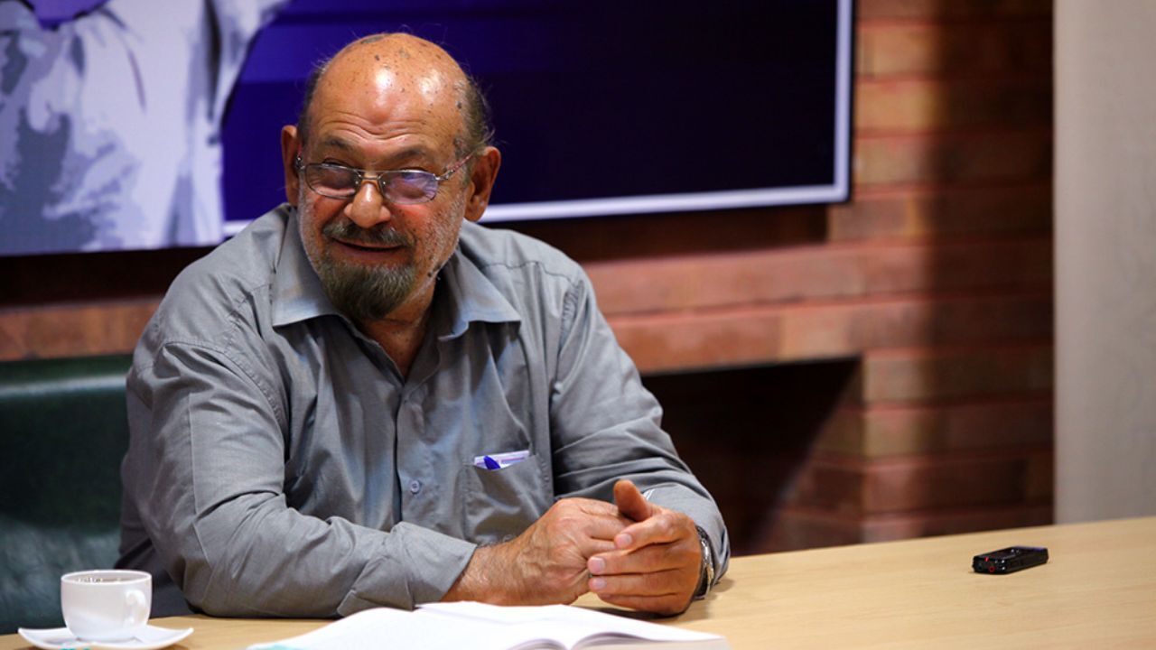 هیچ نه معلوم شد کیستم و چیستم