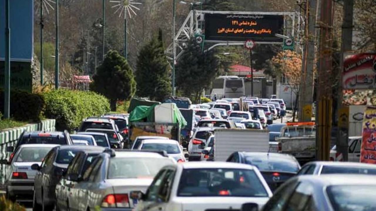 ترافیک سنگین در محور کرج-چالوس/ بارش باران در محورهای دو استان