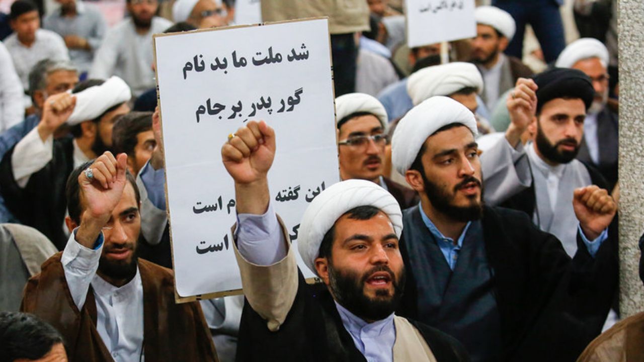 بزرگان حوزه اجازه ندهند تندروها با اعتبار روحانیت بازی کنند