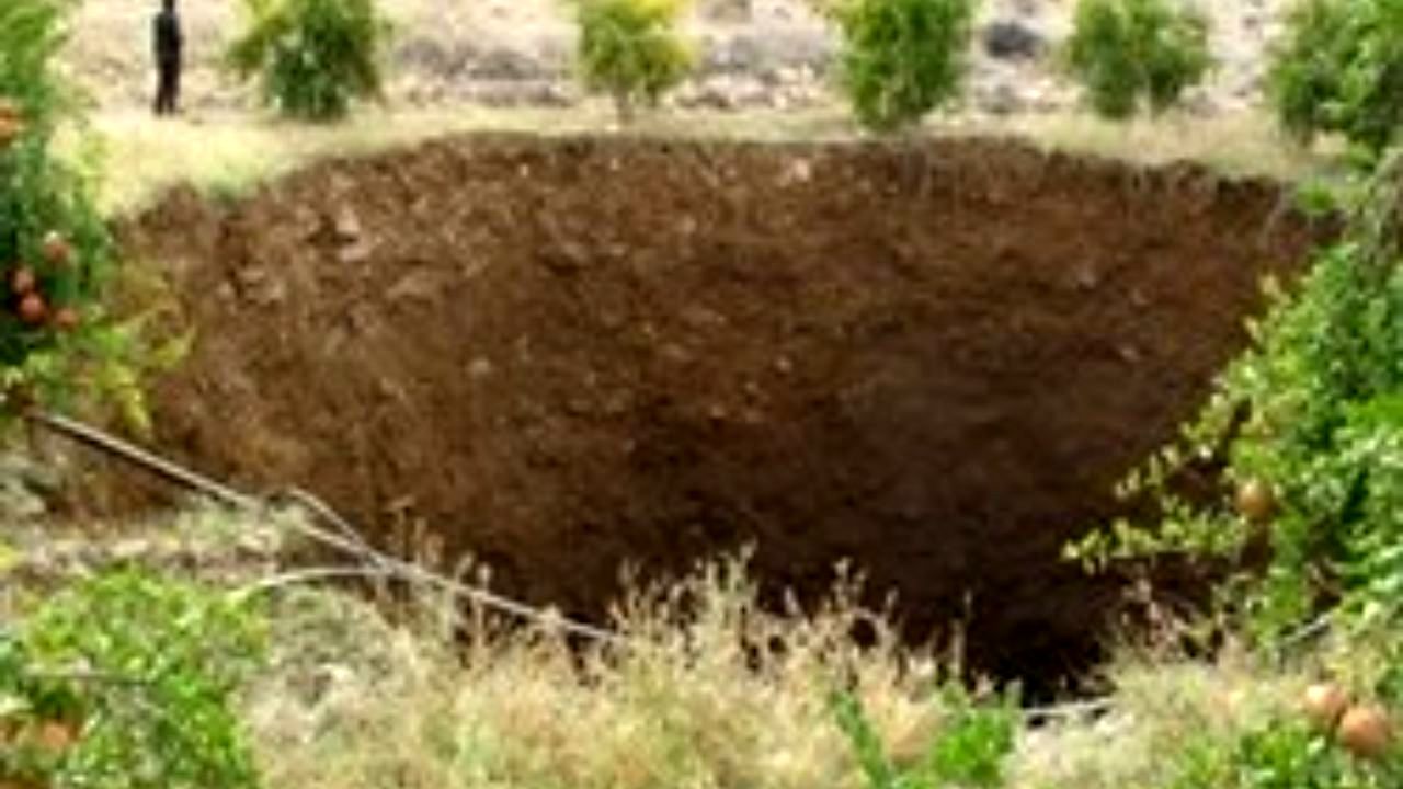 تعداد فروچاله‌های همدان به 25 عدد رسید/ احتمال ایجاد فروچاله‌های بعدی