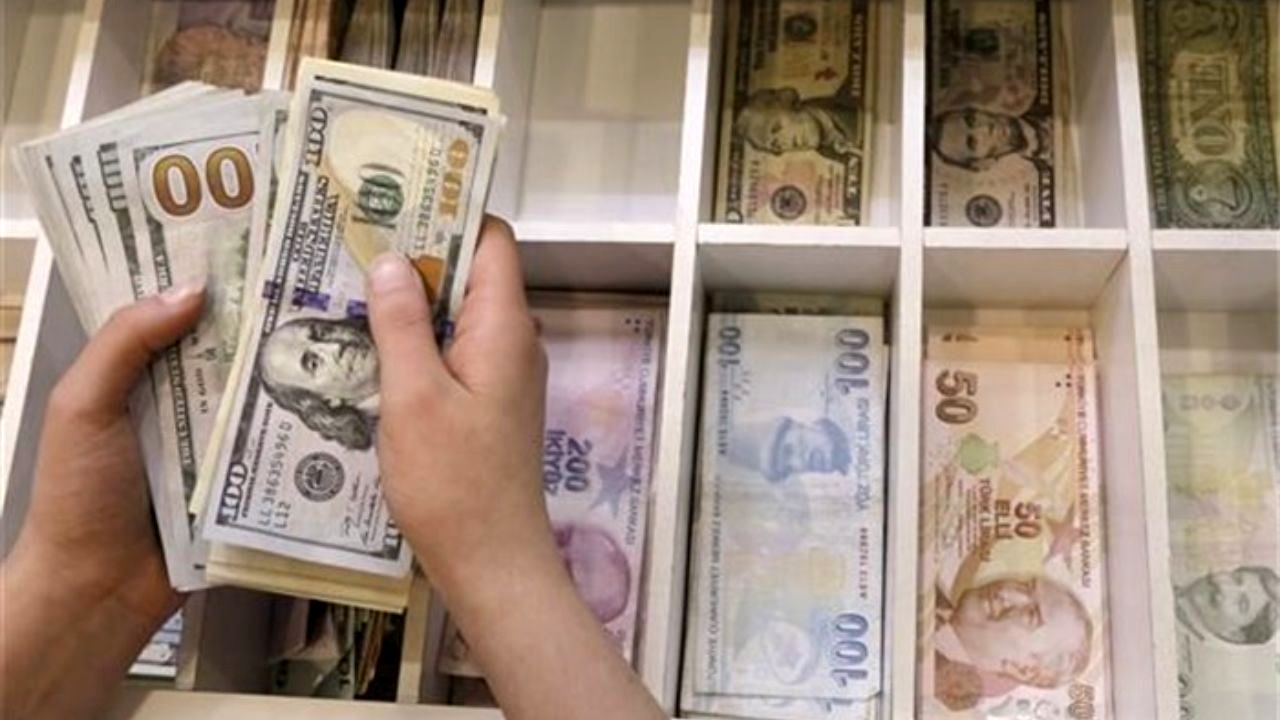 افزایش قیمت ارز و سکه ارتباطی با سوال از رئیس‌جمهور نداشت