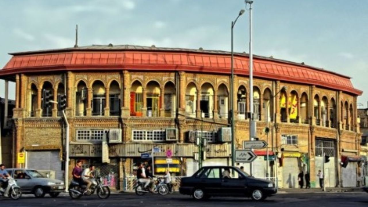 برگزاری تور‌های رایگان تهران گردی عصرانه در محور‌های تاریخی پایتخت/ افتتاح جشنواره گردشگری پاییزه در برج آزادی