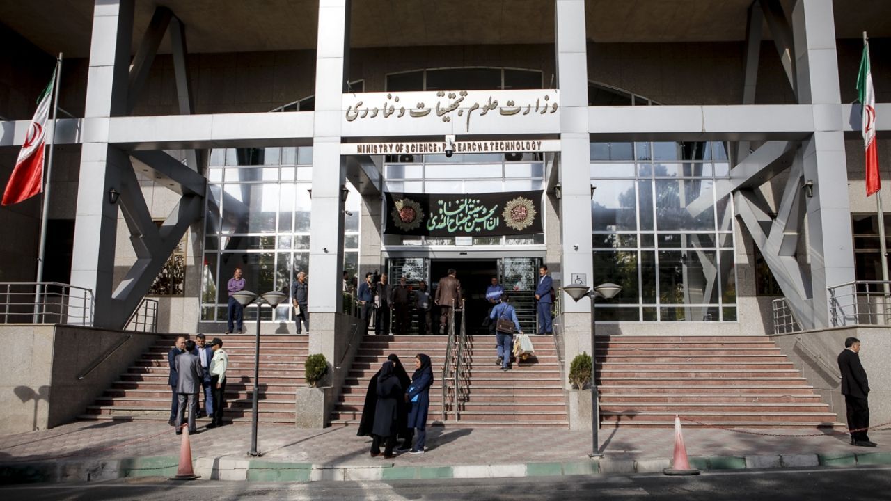 نظارتی بر درآمدهای دانشگاه آزاد نداریم