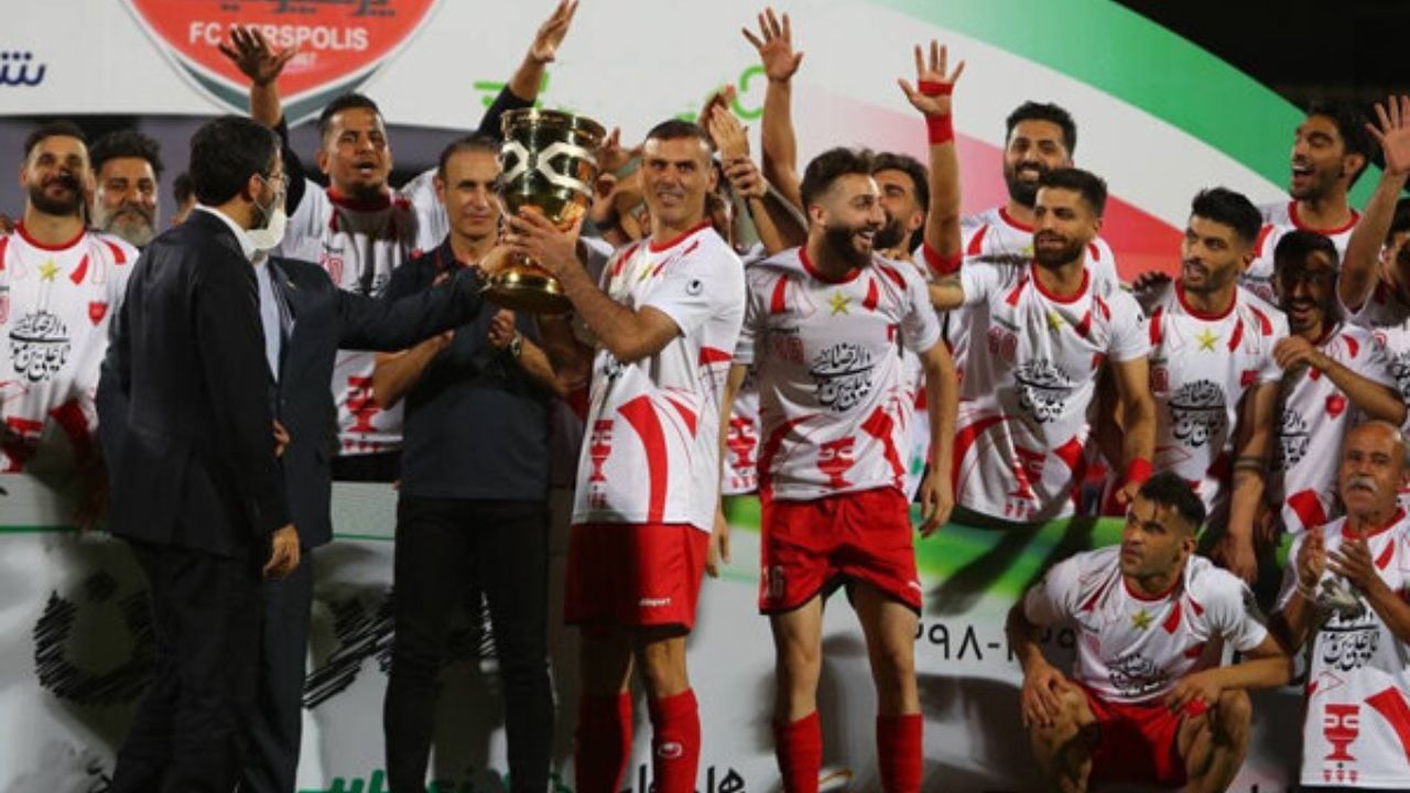 کوبیدن مشت روی میز نشان‌دهنده ضعف فنی یک مربی است/ قهرمانی سوپرجام سرآغاز قهرمانی‌های بعدی است